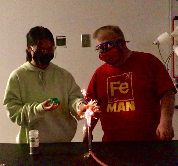 JeffOShields2's tweet photo. #ScienceDemos #Ironfilings #ScienceIsCool #SCIENCE π₯π₯π₯π₯π₯π₯π₯π₯π₯π₯π₯π¦ https://t.co/NF5a5xA6eD