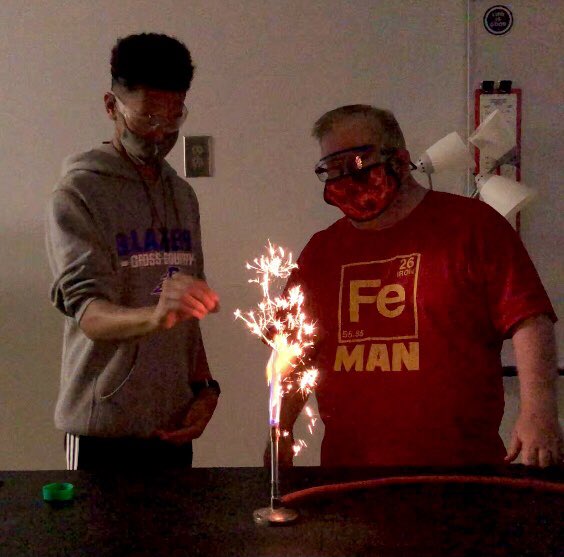 JeffOShields2's tweet photo. #ScienceDemos #Ironfilings #ScienceIsCool #SCIENCE π₯π₯π₯π₯π₯π₯π₯π₯π₯π₯π₯π¦ https://t.co/NF5a5xA6eD