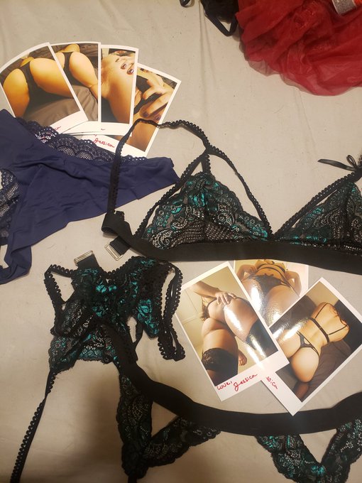 Im selling HAND SIGNED  picture sets that ALSO come with WORN lingerie/panties!!! DM me if you are interested<a href="/tag/sugarbaby"class="tags"><span>#sugarbaby</span></a><a href="/tag/publicfigure"class="tags"><span>#publicfigure</span></a><a href="/tag/sugardaddys"class="tags"><span>#sugardaddys</span></a><a href="/tag/sugard"class="tags"><span>#sugard</span></a>