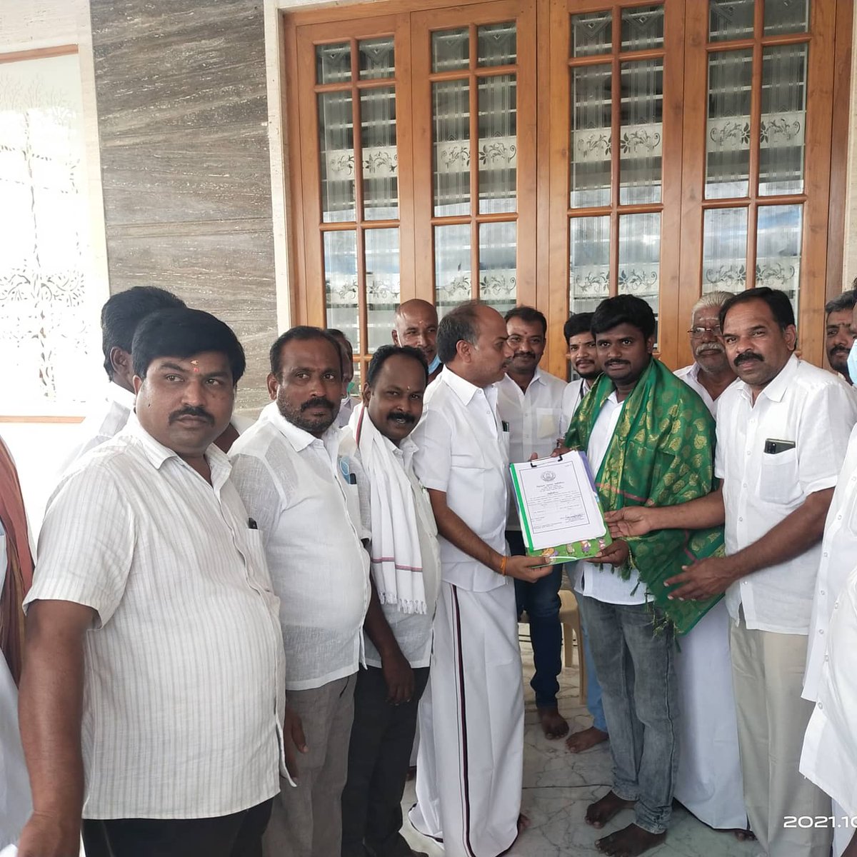 DmkSenathipathi's tweet photo. மக்கள் மனங்களை வென்ற மகத்தான ஆட்சிக்கு சாட்சியாக இன்று நடந்து முடிந்த ஊரக உள்ளாட்சி இடைத்தேர்தலில் கோவை மாவட்டம் மாதம்பட்டி ஊராட்சி வார்டு உறுப்பினர் பதவிக்கு போட்டியிட்ட தம்பி சிவப்பிரகாசம் அவர்கள் அதிகப்படியான வாக்கு வித்தியாசத்தில் வெற்றி பெற்று வந்துள்ளார். https://t.co/luCY102Rq4