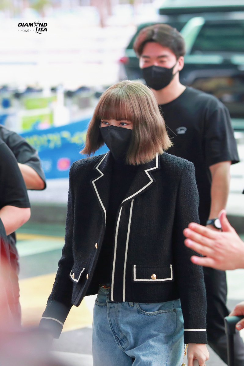 DiamondLISA0327's tweet photo. [HD] 𝟐𝟏𝟏𝟎𝟎𝟒 𝐈𝐂𝐍 출국

#LISA #LALISA
#리사 #라리사 https://t.co/3swilZoTC1