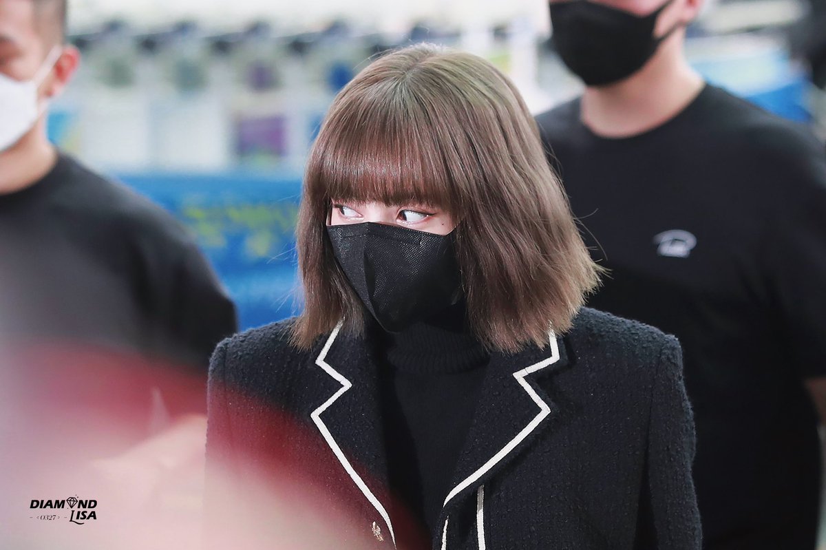 DiamondLISA0327's tweet photo. [HD] 𝟐𝟏𝟏𝟎𝟎𝟒 𝐈𝐂𝐍 출국

#LISA #LALISA
#리사 #라리사 https://t.co/3swilZoTC1