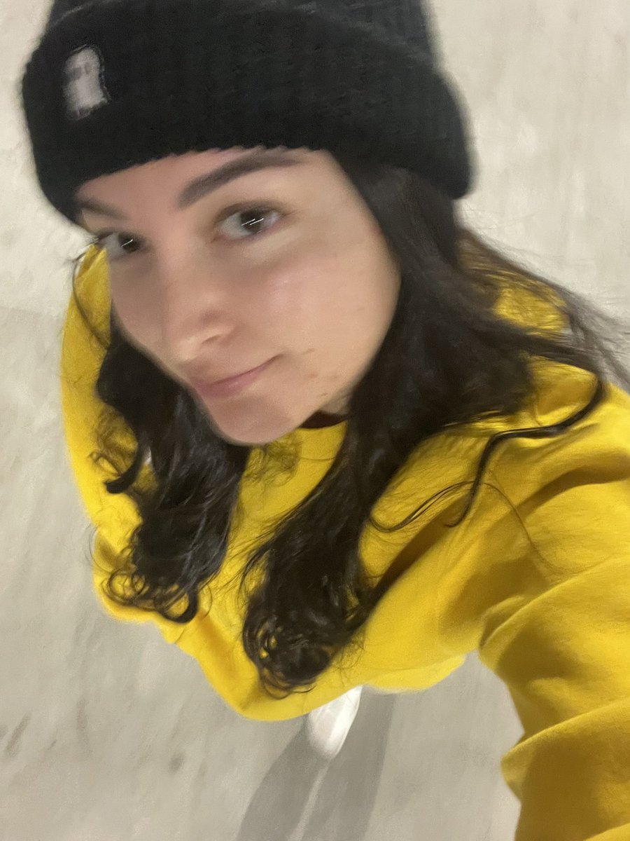 AverieRodriguez's tweet photo. Hey besties https://t.co/LIAq9LdAYw