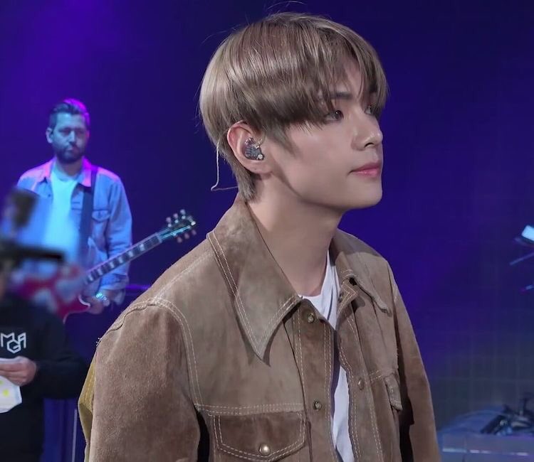 army_lightup97's tweet photo. Thought u can hide this taehyung from me forever 🥲 https://t.co/b183VFfLKj