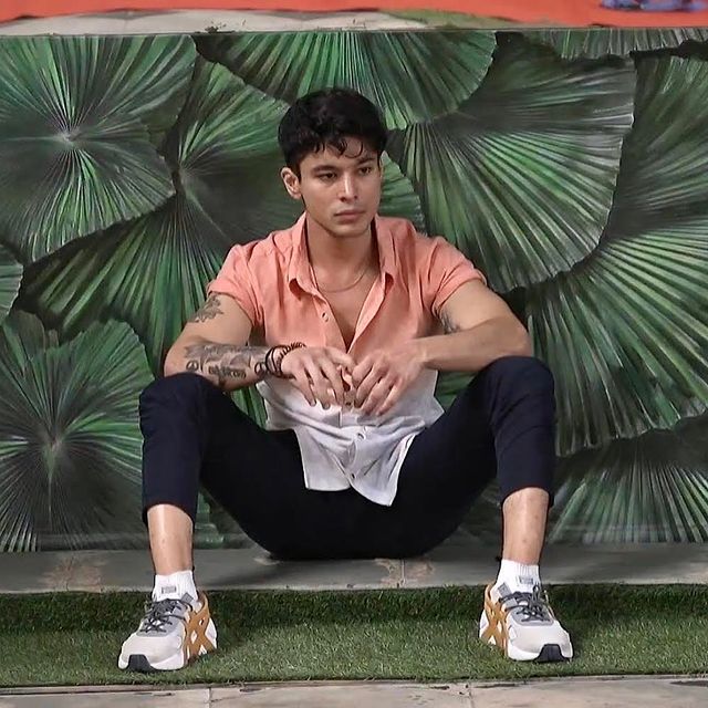 CrazeCelebrity's tweet photo. Week 2  POPULARITY POLL

RETWEET &amp; LIKE if you support #PratikSehajpal in #Biggboss15
@realsehajpal

 Retweet🔁100 points
 Like ❤️ 50 points
 Comments🖥️ 50 points

#PratikFam || #BB15 || #PratikIsTheBoss || #Pratikforthewin || #Teampratiksehajpal || #Pratikstaystrong https://t.co/ujI7MqOwyQ