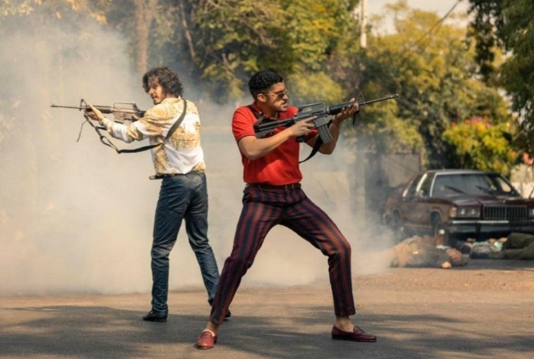 benitonewsmx's tweet photo. Fotografía promocional de Bad Bunny para Narcos México. 📸🇲🇽 https://t.co/U0XdLhxcC1