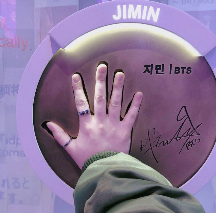 kth_0011's tweet photo. Jimin's smoll little hands a cute - thread~~ https://t.co/fP63T1gpj9