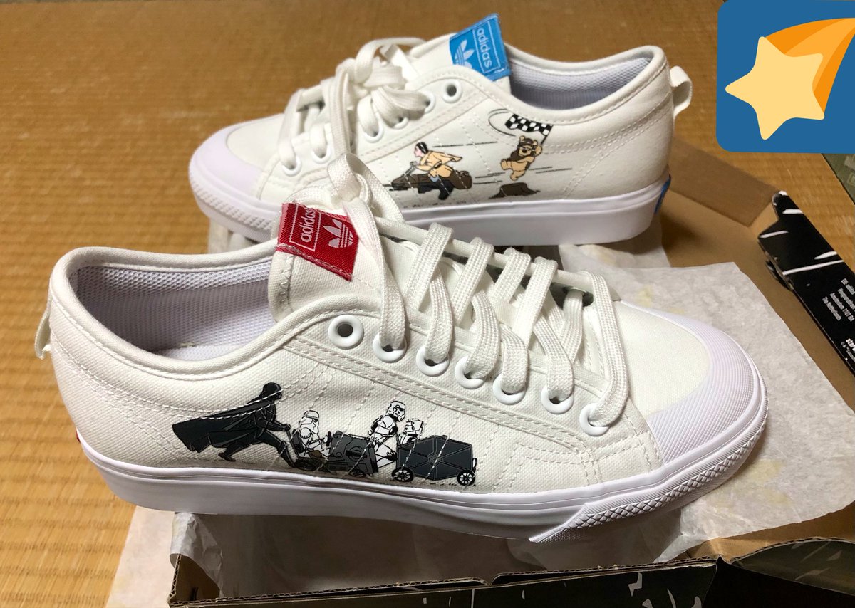 ট ইট র 龍骨座a星 アディダスのスターウォーズコラボスニーカー 白いスニーカーって仕事の時しか履かないので普段使い様にアウトレットで購入 左右でイラストとカラーが違うのも面白くて可愛い