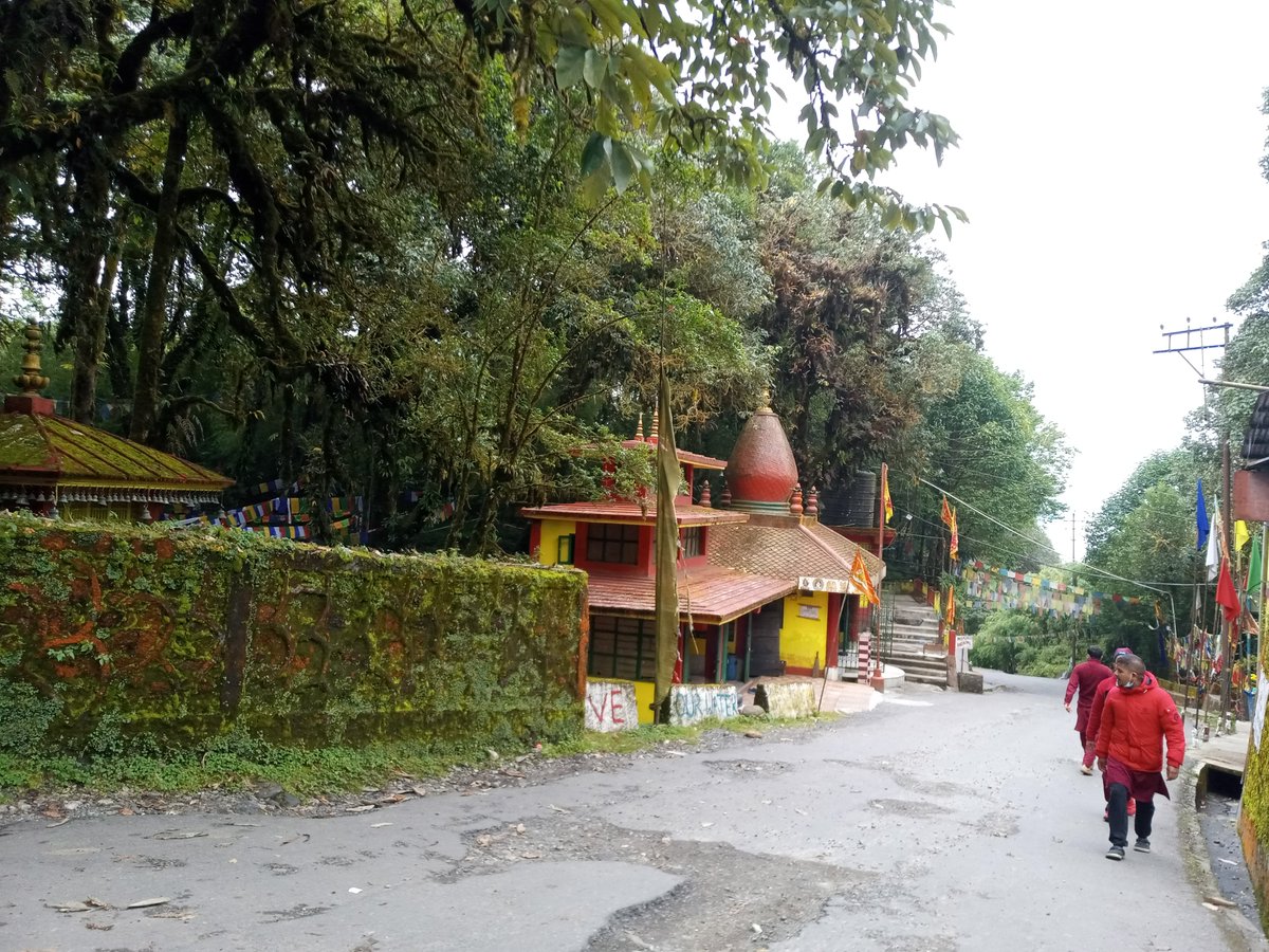 geographicalart's tweet photo. #Darjeeling #Darjeeling_Himalaya
#WestBengal #mountains #Morning #Hill_station
#Tiger_hill
#clouds_mountain https://t.co/ffH9lqEWJS