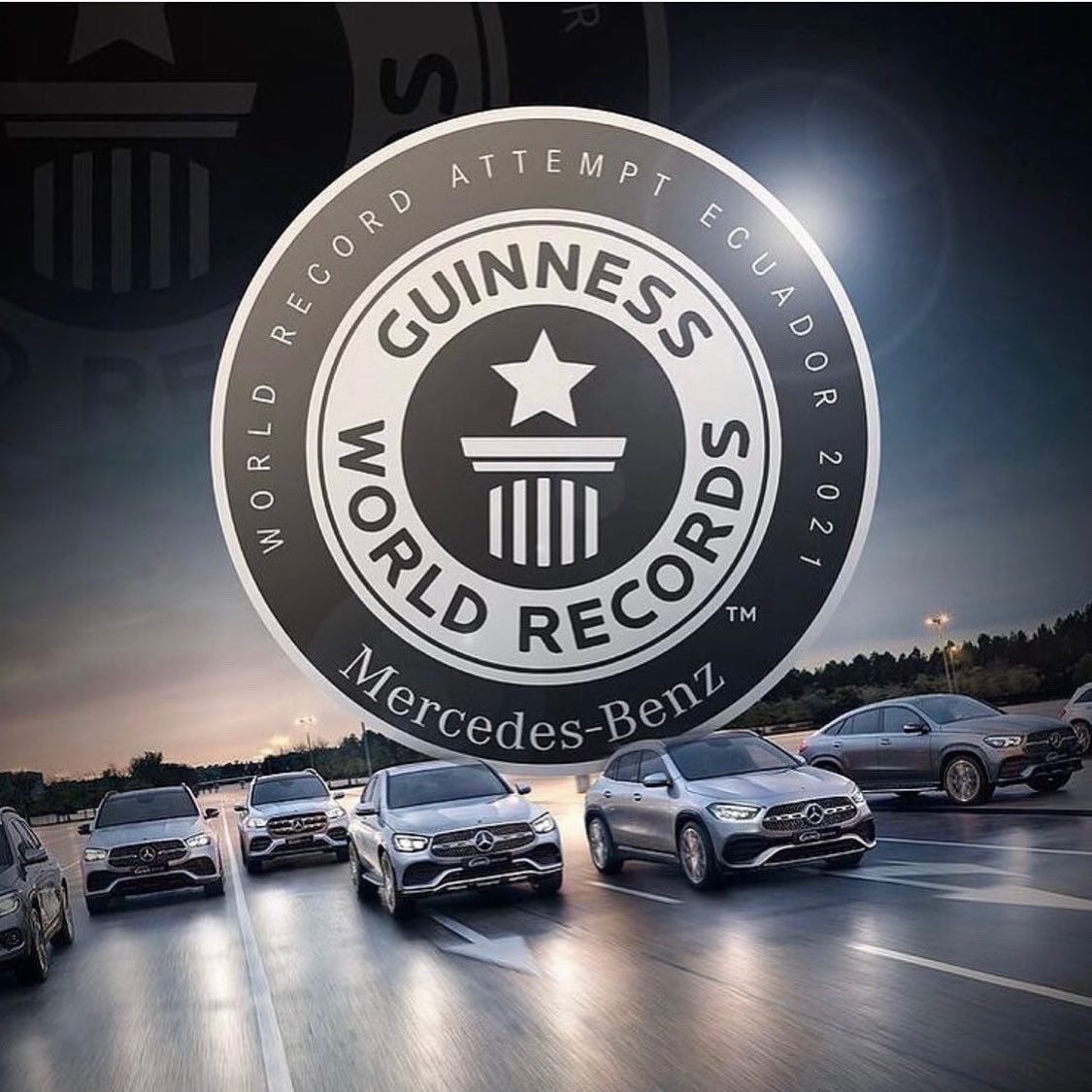 terrenoextremo's tweet photo. Ya alistaron su Mercedes Benz?? Este sábado se rompe un récord Guinness en Quito Ecuador @MercedesBenzEC @MunicipioQuito @gwr_es https://t.co/Vg22ZOHabQ