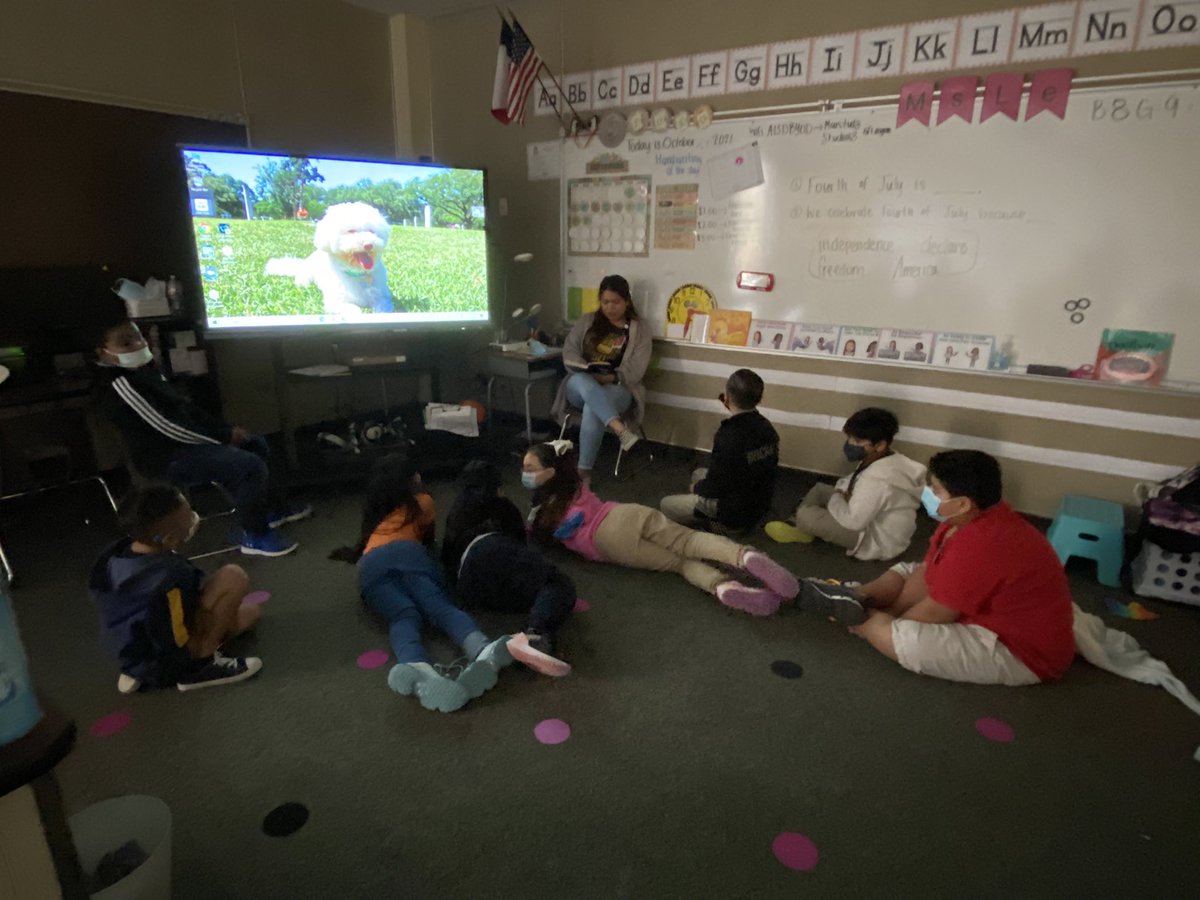 😍 <a href="/TleKathy/">Kathy Jones</a> had a group of students listening in anticipation to a kid-friendly <a href="/Scholastic/">Scholastic</a> books horror fiction during recess read aloud… perfect lead up for 🎃 👻… (the puppy picture helped them feel more safe 😆) <a href="/Martin_Mustangs/">Martin Elementary</a> <a href="/VJones_ELA/">Victoria Jones</a>