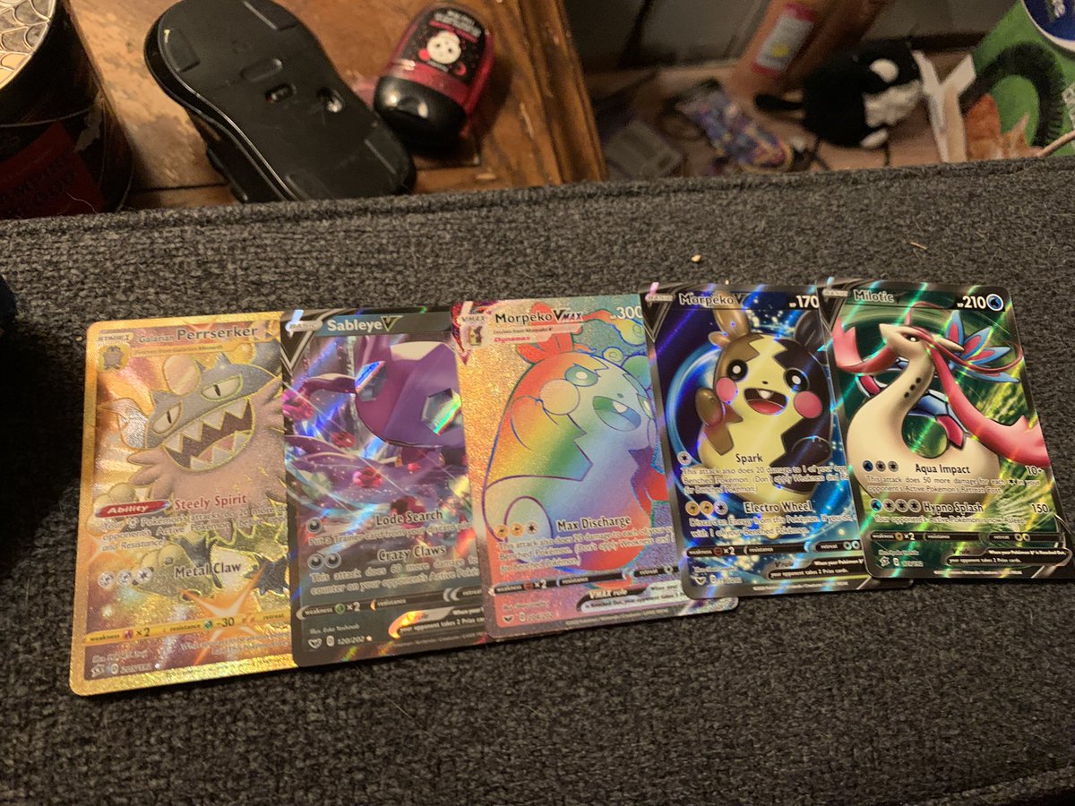 w1ldbl0ndech1ld's tweet photo. These are my pills, all these cards excluding 4 of them are from @DollarGeneral as an employee and a avid Pokémon hunter I have the upmost luck from getting good cards from a supposedly “sucky” packs.I am determined to get all the eevevolutions #Pokemon #avidhunter https://t.co/rqrk1po9zo