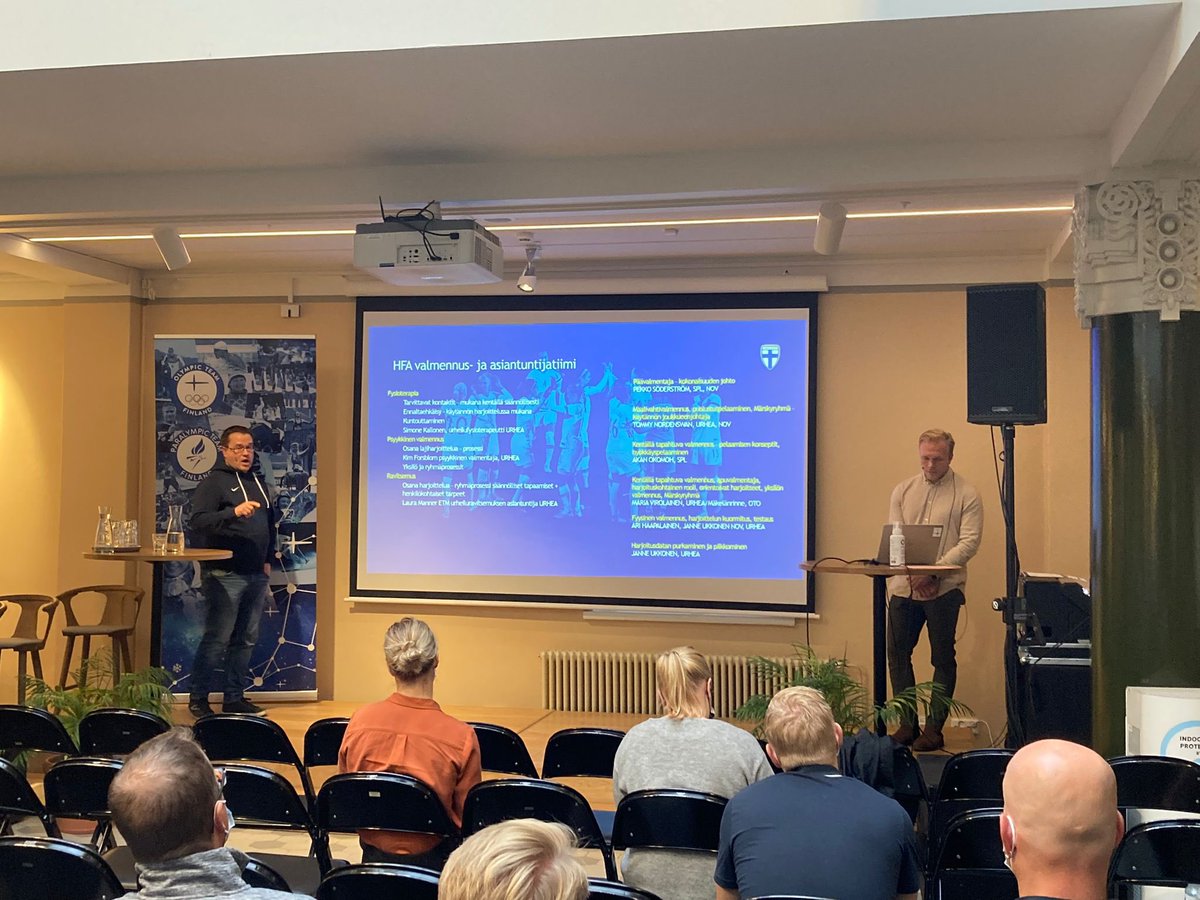 Olympiakomitea's tweet photo. Pekko Söderström on Helsinki Football Academyn joukkueen päävalmentaja. Urhean ympäristössä kaikenlainen tuki on jatkuvasti läsnä.

💬”Jokapäiväiset kohtaamiset ja jatkuva yhteistyö on oleellinen asia.”

@Palloliitto #hupäivät #urhea https://t.co/sjBYsdJ8RO