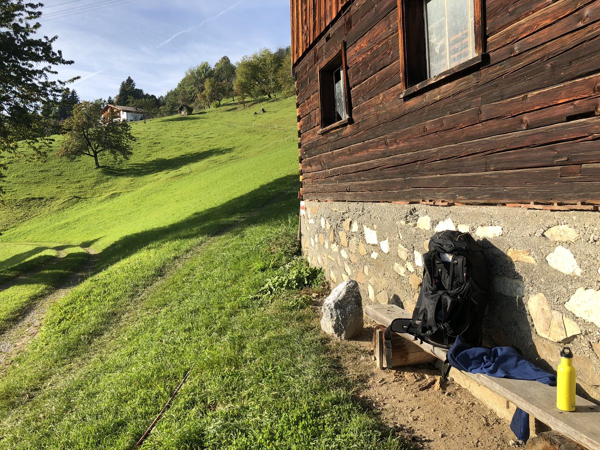 Herbstliches #hikeandfly in #Schnifis #paragliding