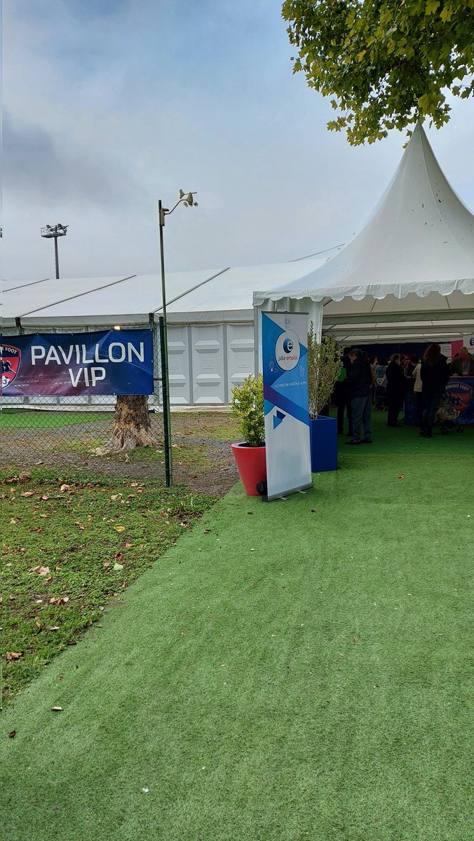 tmalatrait's tweet photo. C'est parti pour cette 1ere édition du Forum avec le Clermont Foot.
Les candidats sont au rdv et les stands employeurs tous occupés !
#TousMobilises @ClermontFoot @MLClermont https://t.co/ZwCaTjMS9o