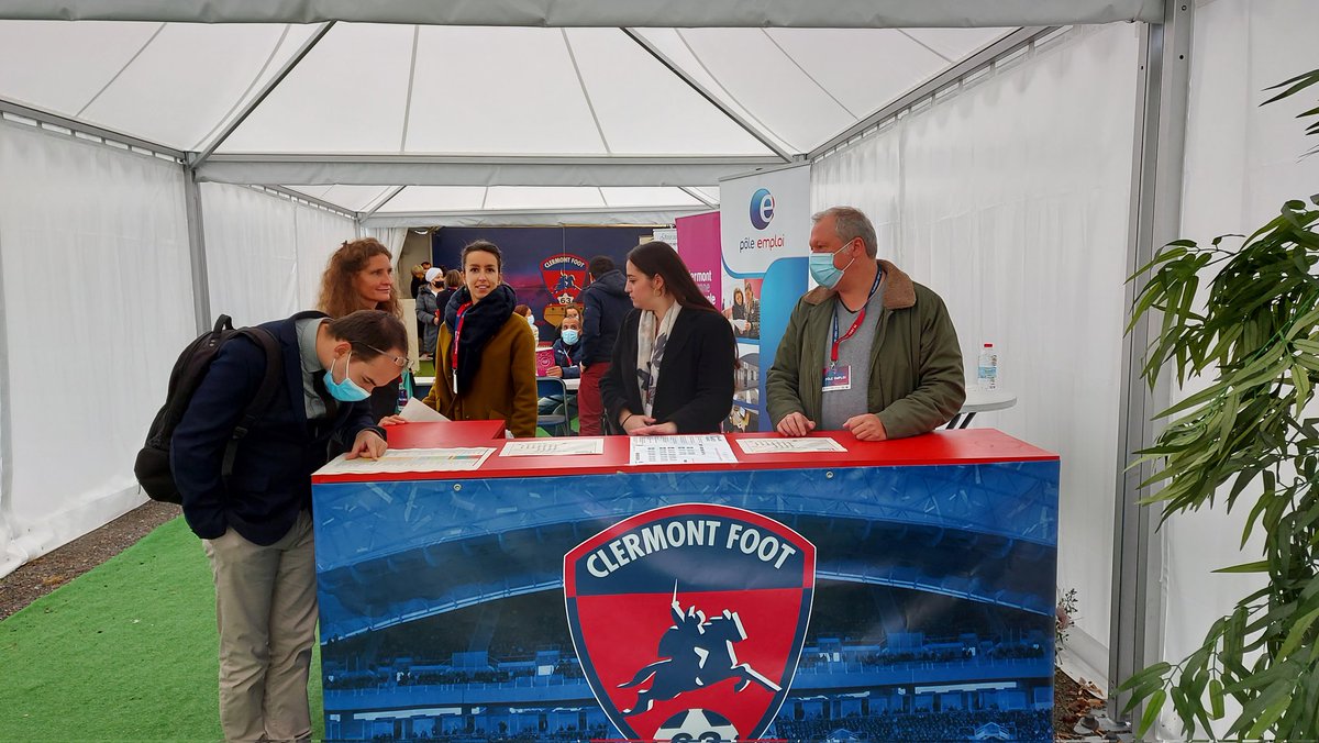tmalatrait's tweet photo. C'est parti pour cette 1ere édition du Forum avec le Clermont Foot.
Les candidats sont au rdv et les stands employeurs tous occupés !
#TousMobilises @ClermontFoot @MLClermont https://t.co/ZwCaTjMS9o