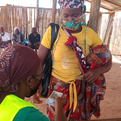 Social Protection in action. With support from <a href="/UNICEF/">UNICEF</a>, MGCAS/INAS is delivering #CashTransfers to 5,000 internally displaced families in Chiure, #CaboDelgado, funded by @SwedeninMZ, <a href="/NLinMozambique/">NL Embassy in Maputo</a> &amp; <a href="/FCDOGovUK/">Foreign, Commonwealth & Development Office</a>. 
#SocialProtectionWeek