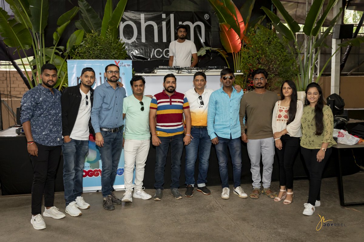 PhilmCGI's tweet image. Teamwork makes Dream work! 
.
.
.
#philmcgi #philmycrew #partyscenes #philmystyle #teamwork #dreamwork #animation #vfx #anime #animationart #vfxlife