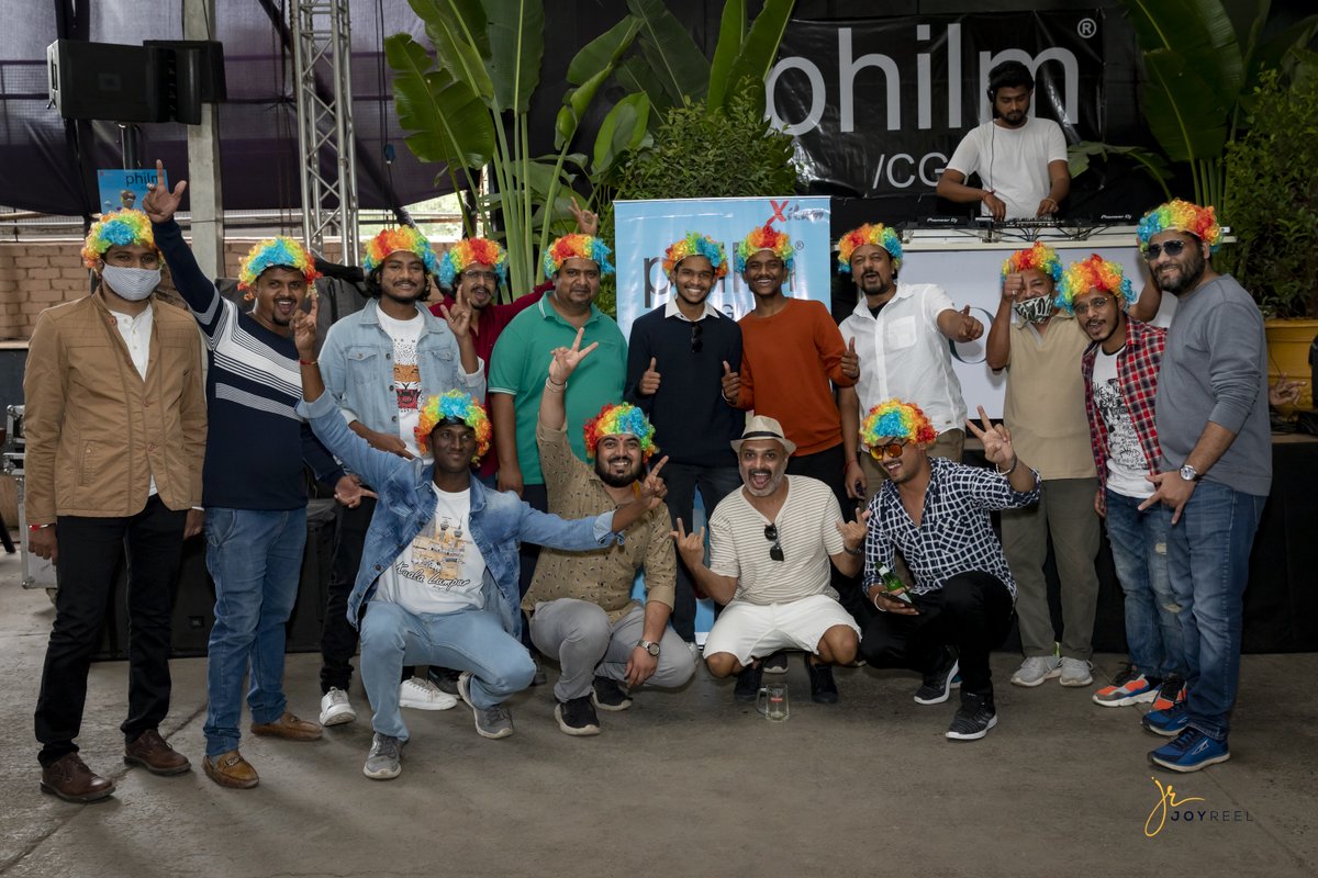 PhilmCGI's tweet image. Teamwork makes Dream work! 
.
.
.
#philmcgi #philmycrew #partyscenes #philmystyle #teamwork #dreamwork #animation #vfx #anime #animationart #vfxlife