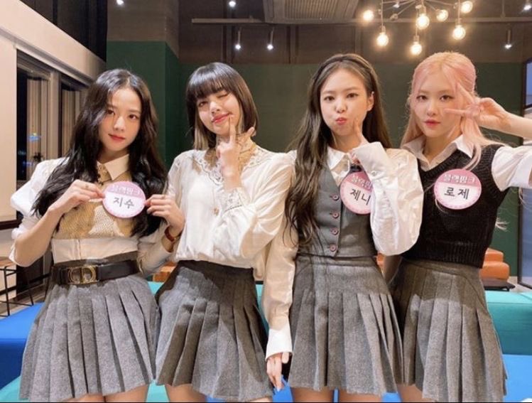 Mỗi ngày đều yêu họ một chút và một chút 
YG TREAT LISA EQUALLY
JUSTICE FOR LISA
#BeFairToLISA 
#YGLetLisadoHerWork