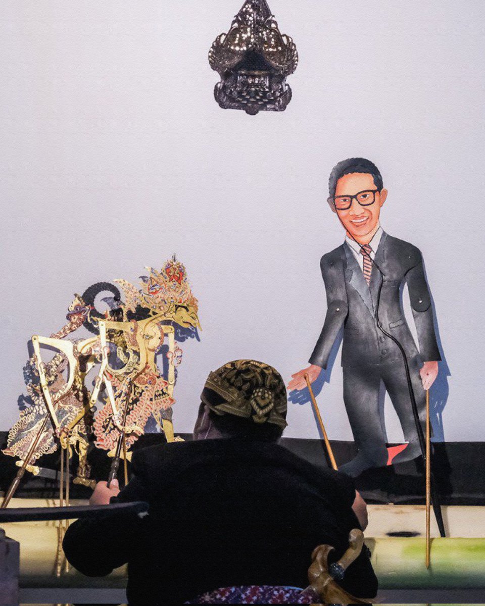 KemenPariwisata's tweet photo. 👉🏻Gerakan Sosial #KitaPeduli. Program untuk membantu para pelaku seni pertunjukan wayang serta pengrajin wayang di sekitar Solo.
👉🏻Pameran Batik di Museum Danar Hadi. Terdapat +1000 helai batik yang dikoleksi di destinasi pariwisata sekaligus ekonomi kreatif ini. https://t.co/1yPJkIDuef