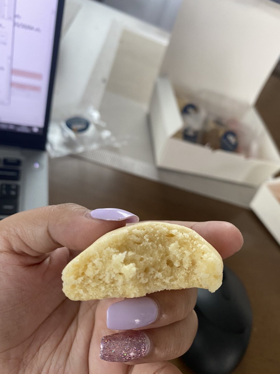 syderbay_'s tweet photo. ไม่ผิดหวังเด้อพส ครีมชีสคุ๊กกี้อร่อยมากหวานน้อยสมใจมาก 🥺🍪  มาถึงก็แกะกินเลย 5555555 #รีวิวคุ้กกี้oncloud @bakeoncloud https://t.co/jz4yxEVZnm