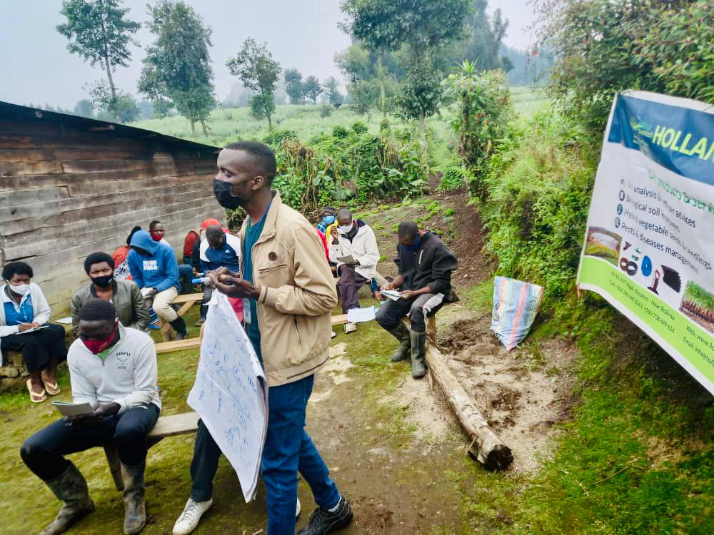 Last week, @HGTRwanda offered training to ware potato farmers in Burera district. The topics covered included Soil analysis & management, Soil preparation, planting and best use of agricultural inputs, Cropping plan and rotation. #FarmerTraining #SoilTesting #EnvironmentSafety