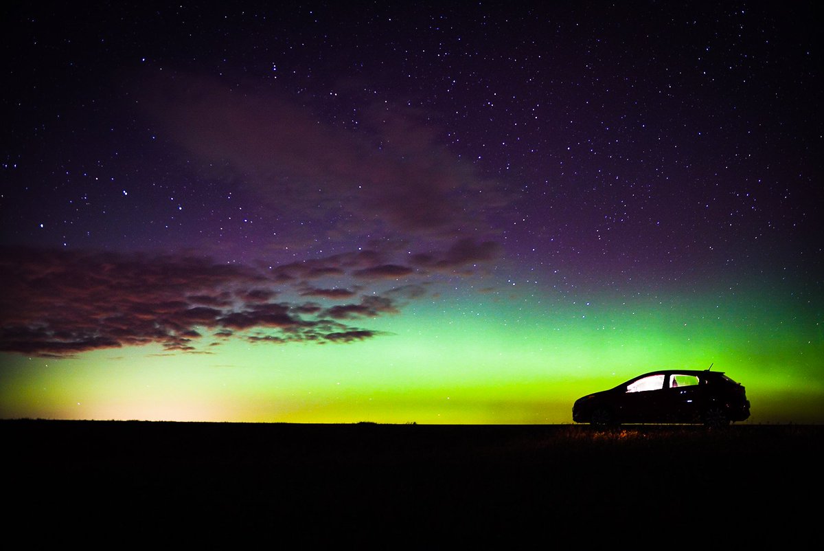 PixelsPhotons's tweet photo. That's more like it. Just East of Claresholm, AB. #AuroraBorealis https://t.co/2VLGVinGIW