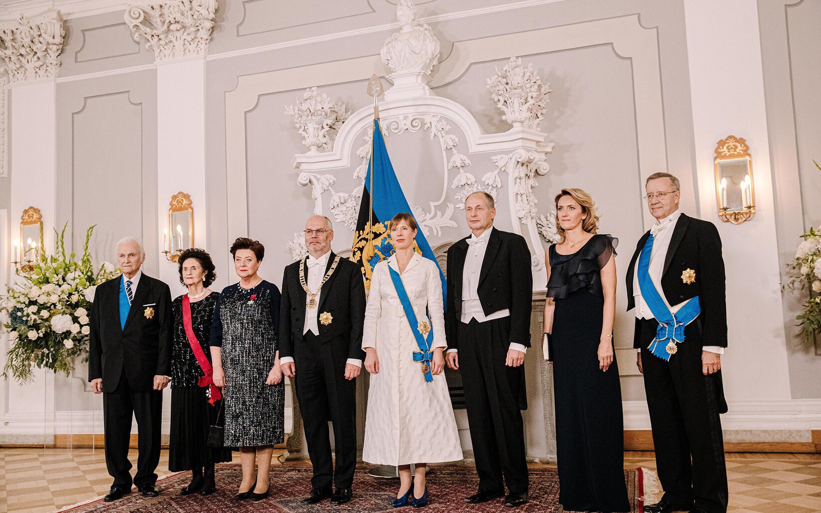 аудиенция президиум привет стеллаж кандидат калач расстилаться