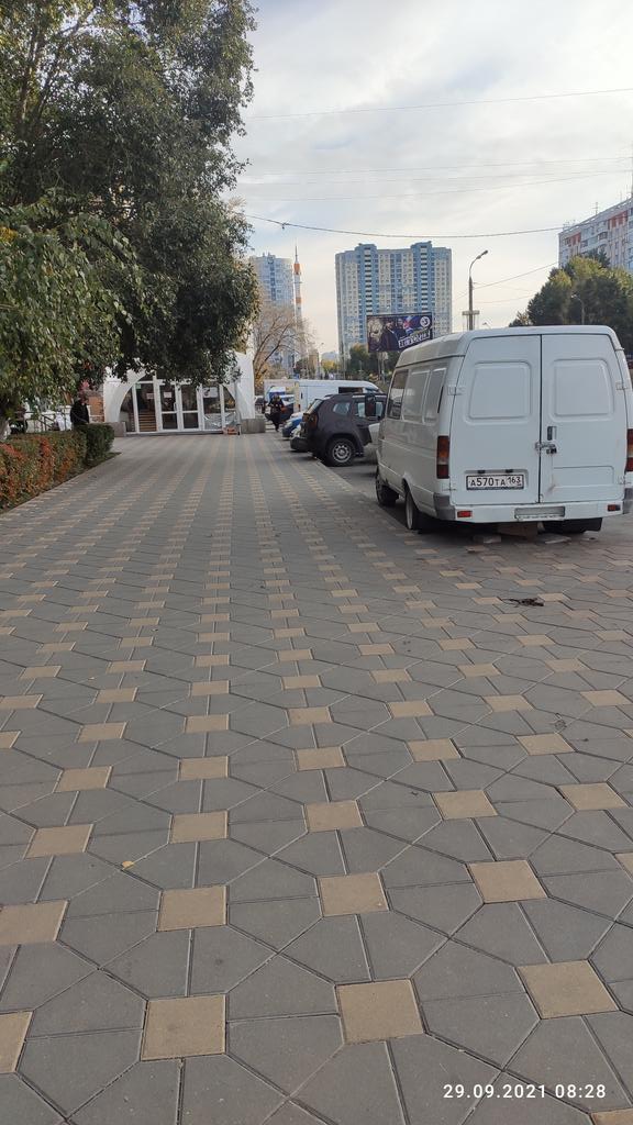 Roman01384886's tweet photo. @D_Azaroff Прошу навести порядок возле Магнита по проспекту Ленина, 16. Торговая деятельность ведётся из ТС "ГАЗ" А570АТ163, что образует состав правонарушения по ст. 6.1 Закона СО N 115-ГД, ст. 14.1 КоАП РФ, а также без средств защиты органов дыхания (ст. 20.6.1 КоАП РФ). https://t.co/AynrkOPloF