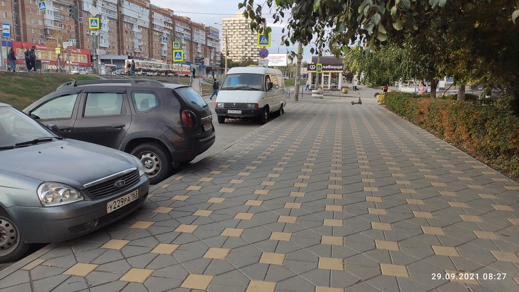 Roman01384886's tweet photo. @D_Azaroff Прошу навести порядок возле Магнита по проспекту Ленина, 16. Торговая деятельность ведётся из ТС "ГАЗ" А570АТ163, что образует состав правонарушения по ст. 6.1 Закона СО N 115-ГД, ст. 14.1 КоАП РФ, а также без средств защиты органов дыхания (ст. 20.6.1 КоАП РФ). https://t.co/AynrkOPloF