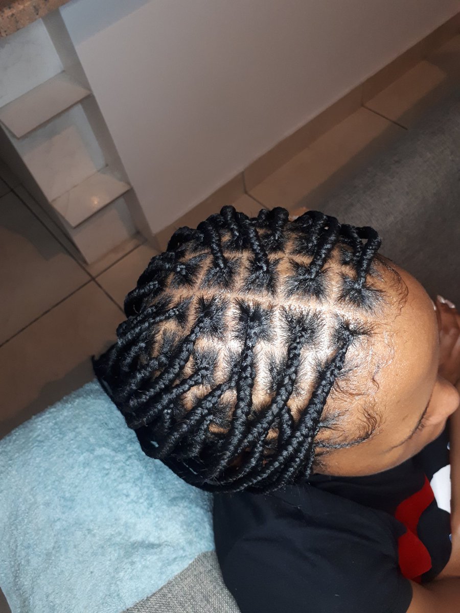 _two_ly's tweet photo. This week's special box braids for R450 including hairpiece and knotless braids R550 including hairpiece as well(waist waist length). House calls available in and around JHB, for more pictures of my work please checkout my IG page https://t.co/LNSlpSnqAB 
#GirlTalkZA #GirlBuyZA https://t.co/5fOeBWrsUg