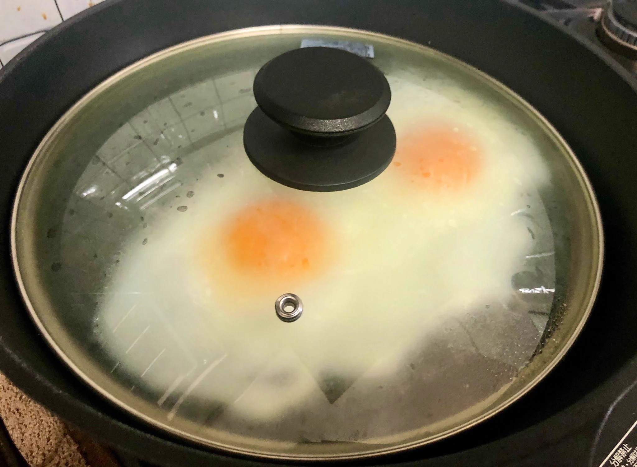 目玉焼きを作るときに焦がしてしまうという人は必見！目玉焼きを上手に焼くコツを紹介した投稿が話題に！