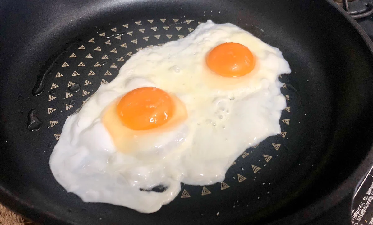目玉焼きを作るときに焦がしてしまうという人は必見！目玉焼きを上手に焼くコツを紹介した投稿が話題に！