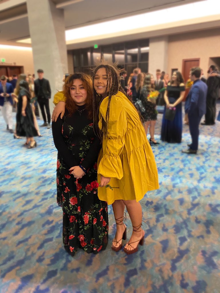 AshGaint's tweet photo. i wore heels for my gf and yet she still towers over me. https://t.co/9hBDZAThVK