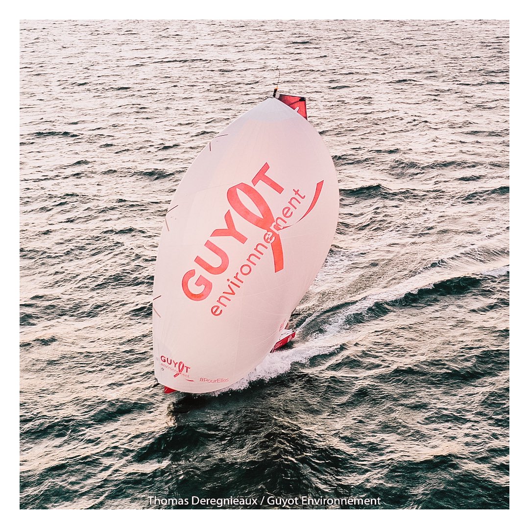 « Ensemble, combattons les cancers du sein, sensibilisons au dépistage précoce, contribuons aux progrès de la recherche, améliorons la qualité de vie des femmes atteintes par la maladie, Ensemble et #PourElles » 🎀💖
Merci Guyot environnement.