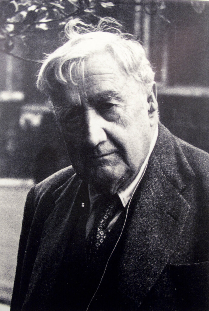 Stretta_Music's tweet photo. Happy Birthday #RalphVaughanWilliams! Born #OnThisDay 149 years ago! I love #OnWenlockEdge... what're your top #RVW hits?
@RVW_Trust @RVWtweets @VWCTrust @RVWinfo @RVWSociety @CharterhouseMu1 @ClassicalToday @ClassicalDaily @ClassicalMusic_ @ClassicFM
https://t.co/ltpSOX0n61 https://t.co/5fem7nevCh