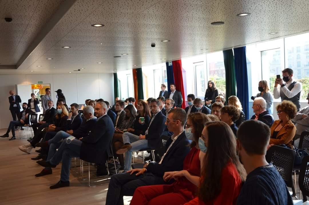 LJNConquerants's tweet photo. Cette journée consistait à rassembler des jeunes élus, jeunes engagés, associations citoyennes et des élus pour adopter et signer le #ManifesteNormandieJeunes, composé d'actions à mener jusqu'au premier tour de la présidentielle pour sensibiliser les jeunes au vote, en France 🇨🇵 https://t.co/FjMXT2vVf7