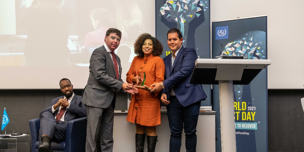 upu_onu's tweet photo. La direction de l'UPU a remercié le personnel du Bureau international de l'UPU pour sa résilience et son dévouement et lui a décerné un prix spécial lors de la Journée mondiale de la poste 2021.

👉https://t.co/SsYFOXRb7c

#WorldPostDay #merci https://t.co/iPt7y7xvUH
