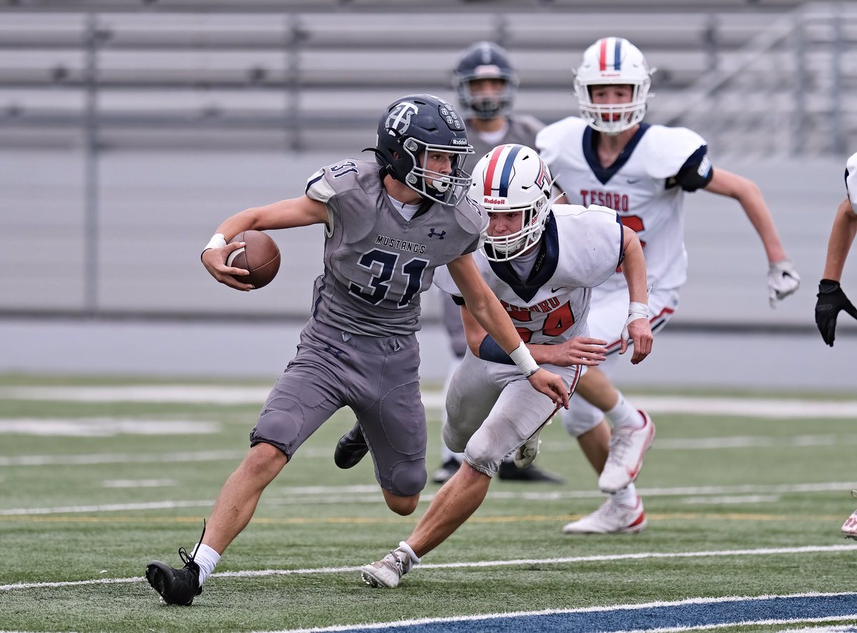 tracekphotos's tweet photo. View MaxPreps photos of @TesoroFootball vs @THHS_Football JV football at https://t.co/ilupUoGhMR @MaxPreps @MaxPrepsPR https://t.co/EWL26yiG3T