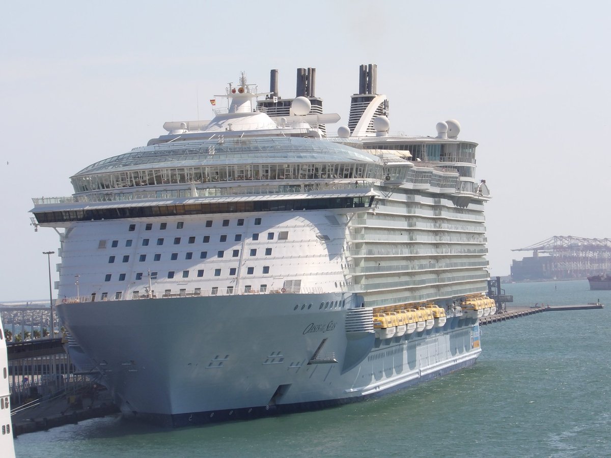 CruiseWorldExp's tweet photo. Cruise World is a parallell world..!!!
How many kg of food are prepared in the kitchen of cruise ships? #cruises #ships #croisieres #cruise #kitchen #chefs #seachefs
Automatics slicers for frozen and fresh product.. Safer , Faster and Cheaper..!!! #ship #meat #cruiseline #usph https://t.co/LXBIXDIgtH