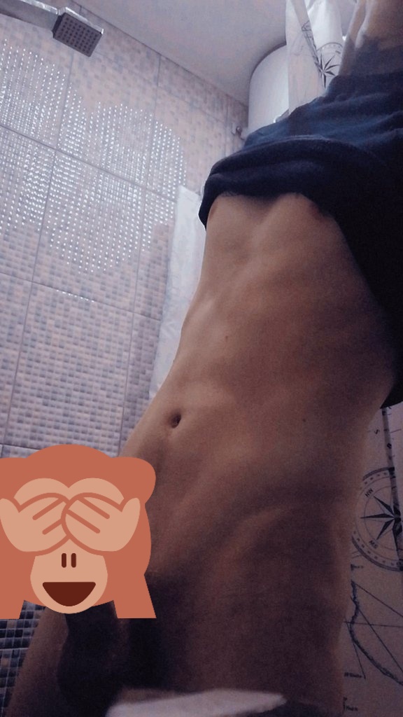 61TttGBWesYfNLv's tweet photo. Сегодня не четверг, но я порадую вас своими нюдсами, надо же в отпуске хоть фоток наделать😁🍆💦
За ретвит, отправлю фото без смайлика! 😉😏 https://t.co/MZeyMh0Xn8