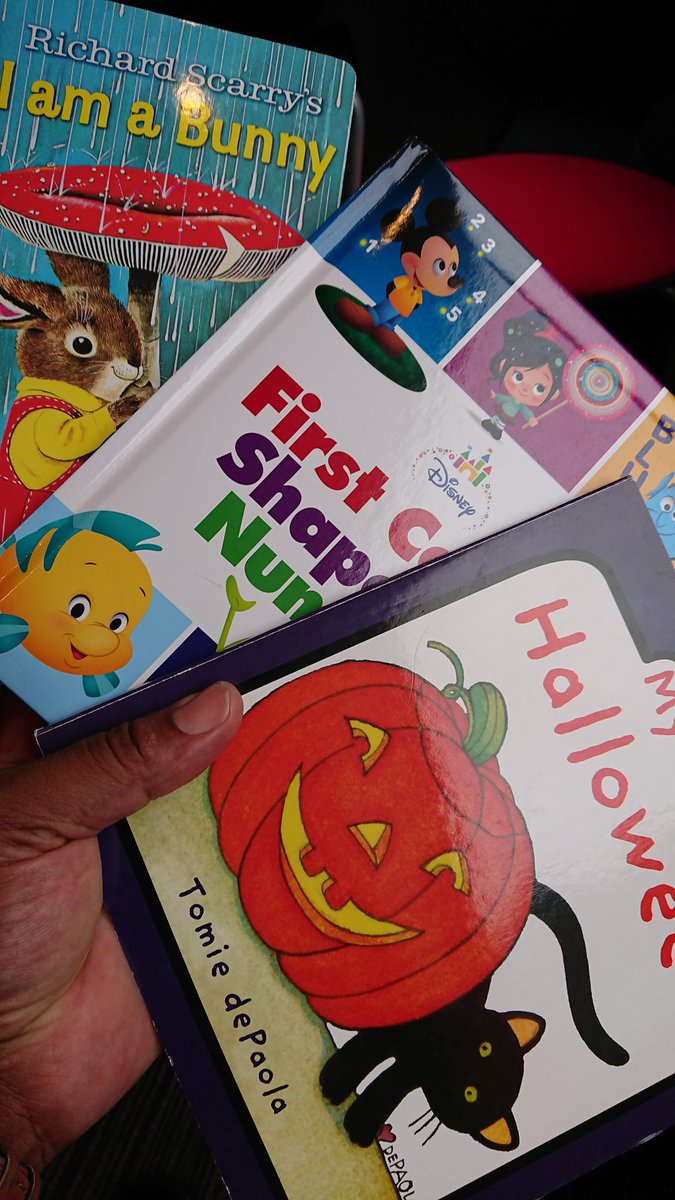 LEikaiwa's tweet photo. As a parent, I'm always on the look out for good children's books to promote learning.
What do you use to select books?
For me it's all about colors, vocabulary and durability 😁
#Iamabunny #disneyfirstcolorsshapesnumbers #myfirsthalloween https://t.co/rIX907w7nt