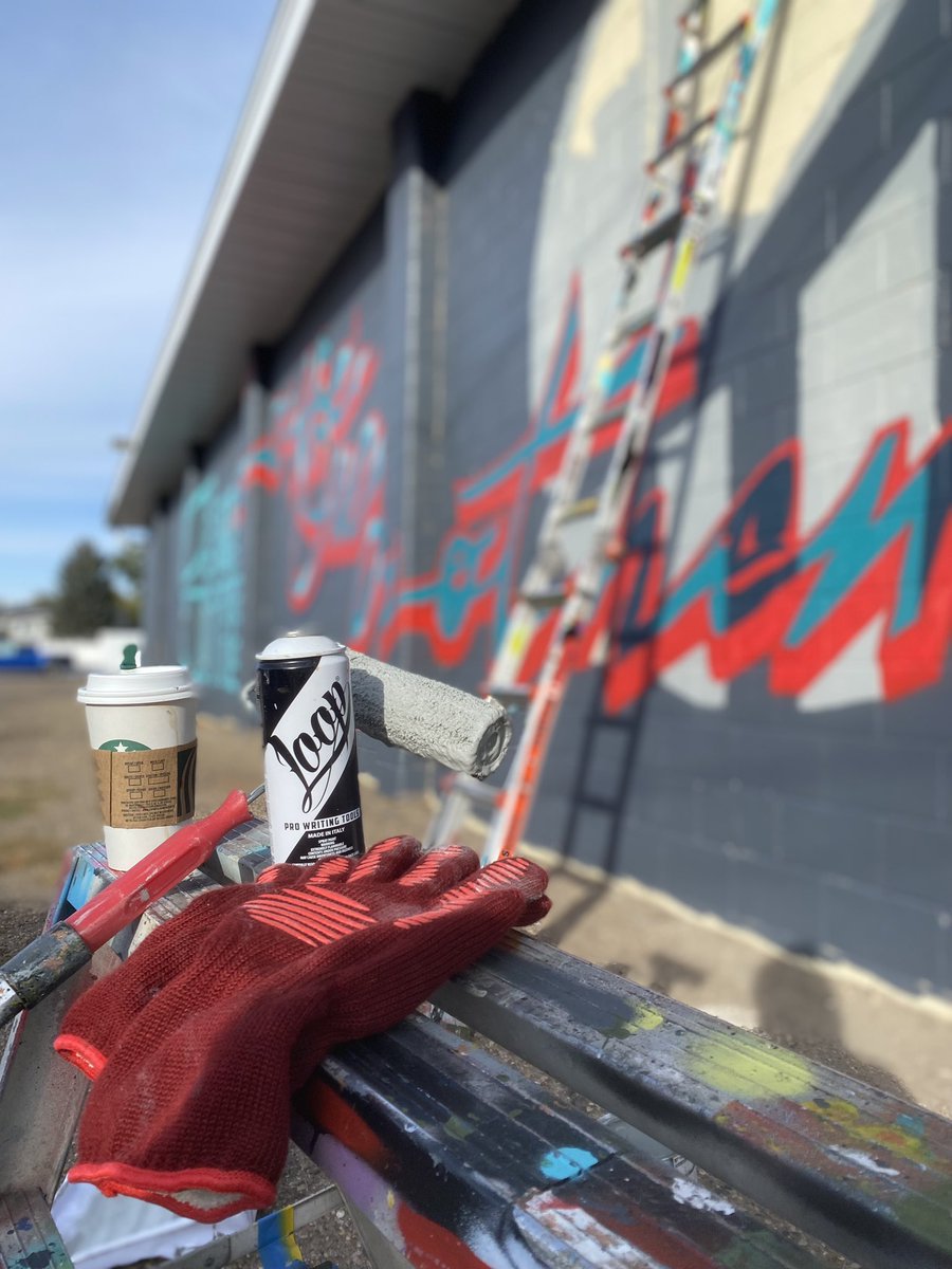 Sonz1_'s tweet photo. Had to bring out the #winter gloves for this piece… 
#looppaint #graffiti #church #MyCrazyInvention #designthinking #starbucks #Alberta https://t.co/whxLrMbTyC
