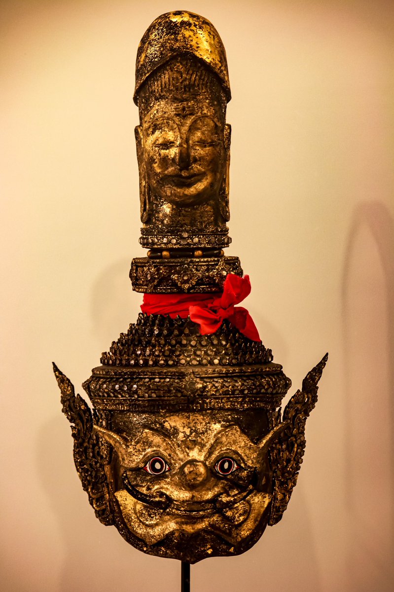 Avatar_Tears's tweet photo. Giant head #thaipattern #head #woods #artwork #hardwork #carvedwood #wood #carved #carver #gilded #khon #camera #photography #photographer #travel #traveler #canonthailand #70d #พิพิธภัณฑ์ #พิพิธภัณฑ์ศิลปะไทยร่วมสมัย #ศิลปะไทย #หัวโขน #หัวโขนรามเกียรติ์ #ตรีปุรัม #mocamuseum https://t.co/tcbpadNwQl