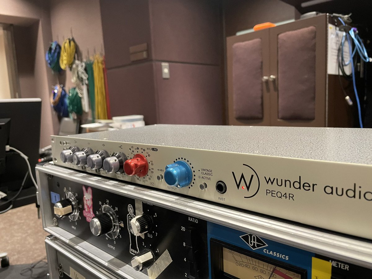 HiromitsuTakasu's tweet photo. mng！wunder audio PEQ4R
デモをお借りして、色々なシチュエーションで試させて頂き購入させて頂きました！
HA,EQ共に素晴らしいです！
そして、こちらのマイクもお借りしている最中。
やべー、いいです　笑。
#wunderaudio 
#PEQ4R 
#MYBURGH 
#M1
#アベンドート https://t.co/wuJ0xjChbf