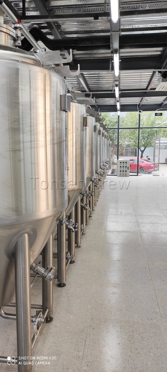 HelenLiu2018's tweet photo. The 500L craft beer brewery in the university. 
Email: helen@tonsenbrew.com
#fermenter #beerbrewing #beer #brewing #unitank #cct #bbt #brewingequipment #craftbeer #bière #brasserie #beerfactory #brewery #microbrewery #beerfermenters #beertank #beerfermenter #tonsenbrewery https://t.co/dlFrSyPFyK