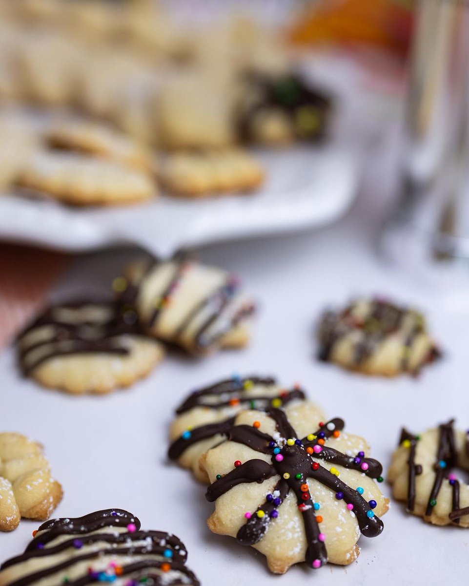 ZulayKitchen's tweet photo. Thanks @delicioussbycece 
With the Zulay Kitchen cookie press you can make large or smaller cookies, with 20 shapes to choose from and 4 tips to make glaze.

Make them easy, make them fast, make them delicious and CELEBRATE!

#cookiepress #cookiepremium #cooking https://t.co/RoglnIomh3