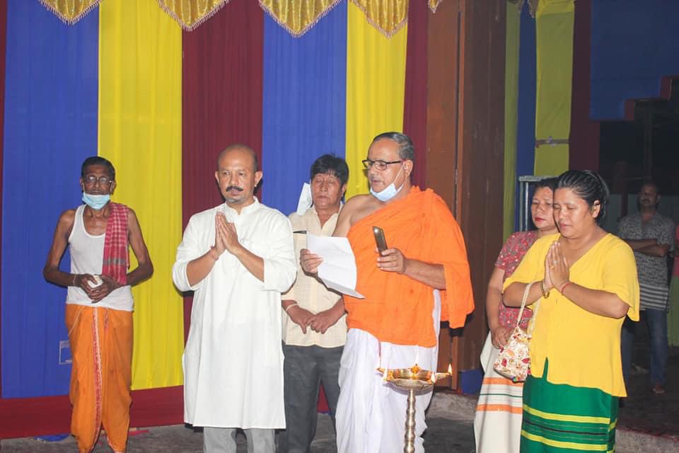 moyong_kaling's tweet photo. Did my Bel Sosthi pooja(unveiling of Maa Durga's statue)at Sri Sri Anandamoyee Kalibari, High Region #Pasighat yesterday with Chief Councillor, Dy Chief Councillor, Mandal Adyaksh and senior party leaders.
.
#DurgaPuja #navratri2021 
@BJP4Arunachal @BJP4India https://t.co/haGV4mML1b