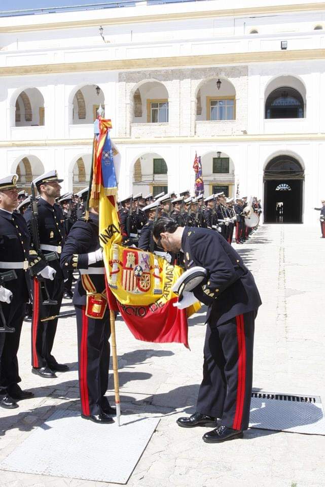 #12O Quién al grito ¡VIVA ESPAÑA! con un ¡VIVA! no responde, si es hombre no es español y si es español, no es hombre. ✌️♥️🇪🇸 Feliz Día de la Hispanidad, Fiesta Nacional y Día de España a todos los que nos sentimos orgullosos de ser lo que somos.